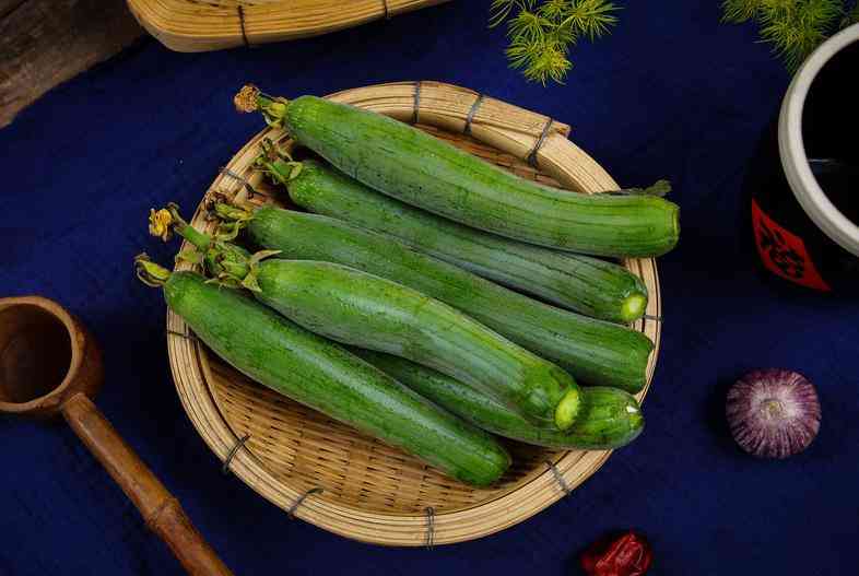 医生提醒夏日吃瓜谨防“苦味陷阱”：这些常见蔬果可能暗藏剧毒