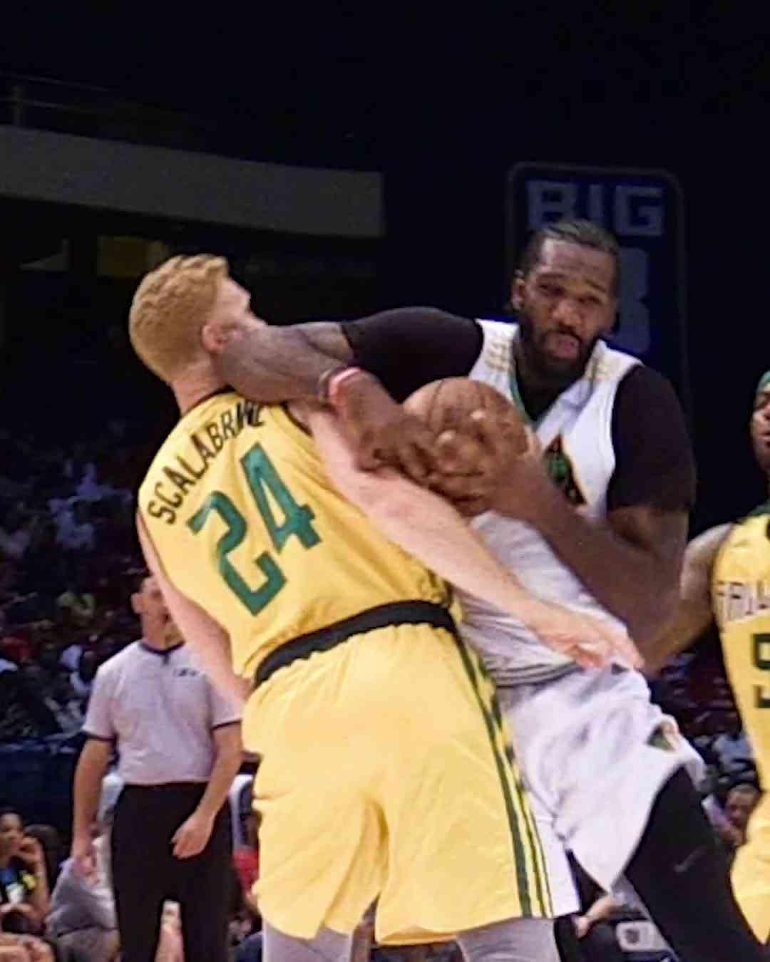 在BIG3联赛还有统治力！奥登在大战“白曼巴”斯卡拉布莱恩