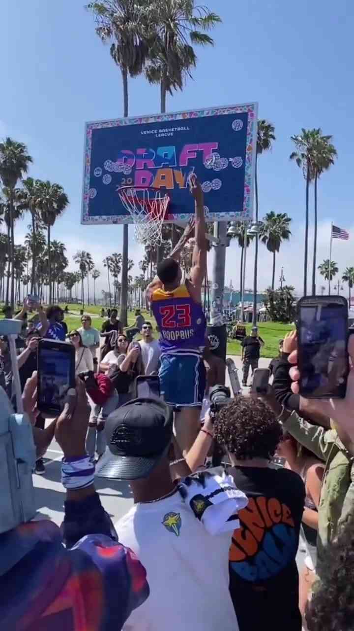 😎世界摸高第一人埃希奥古！