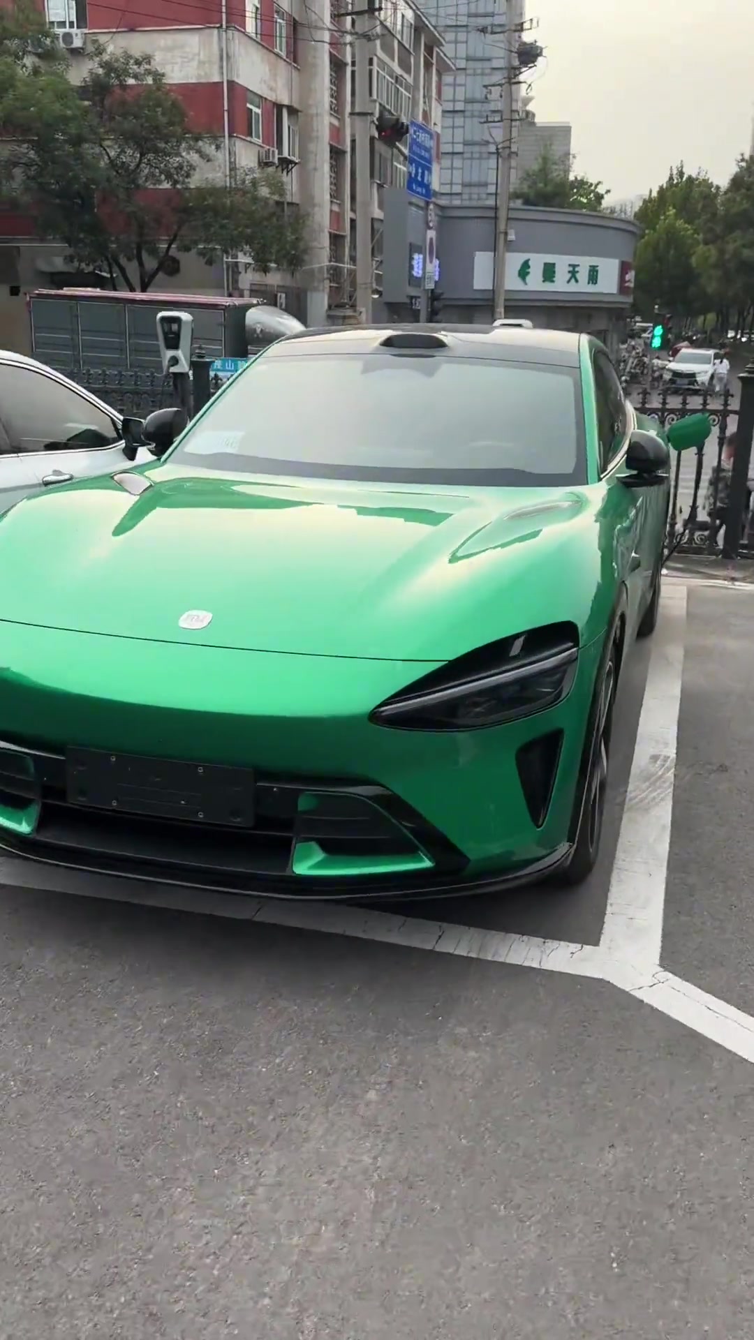 给软妹子按反方向的钟❓️网红足球博主董老厮带你体验男人的快乐