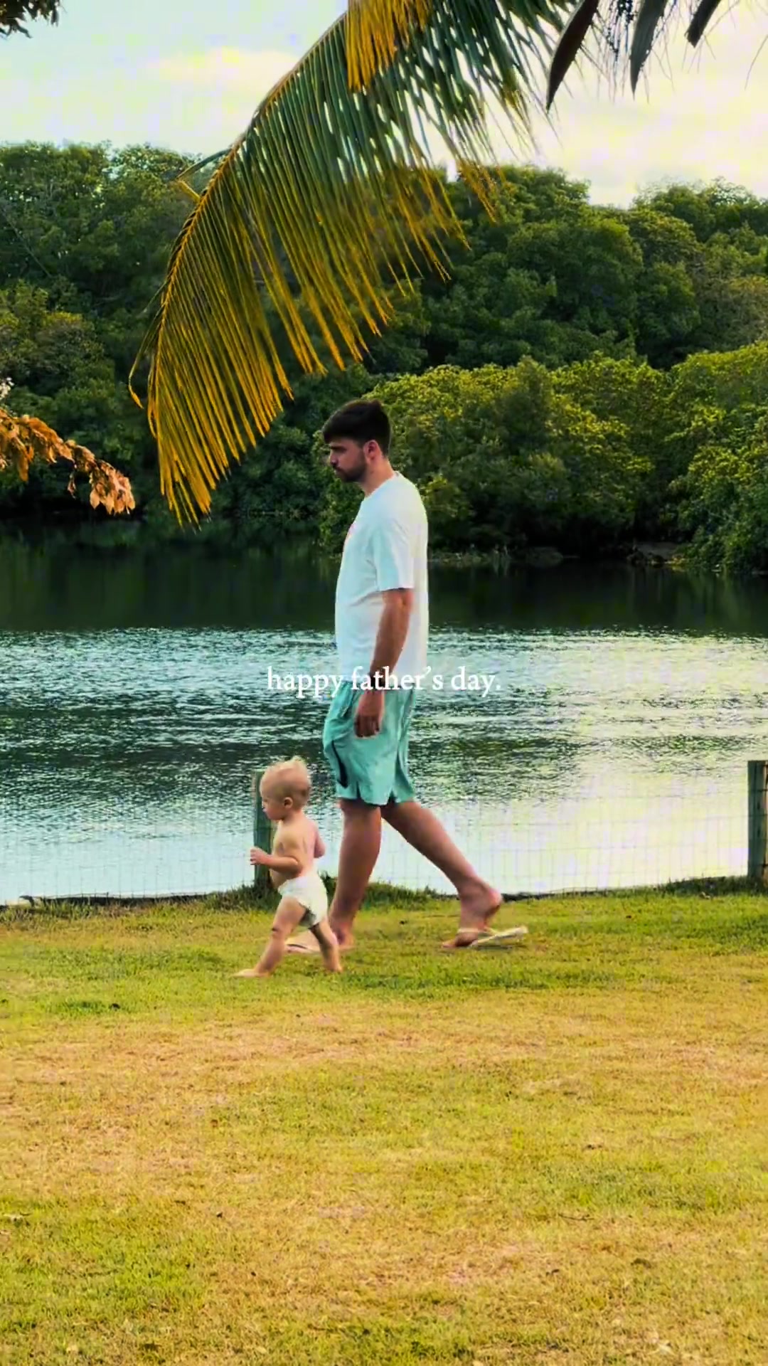 好爸爸！泰山外援泽卡爱妻社媒发布泽卡带娃的美好时光