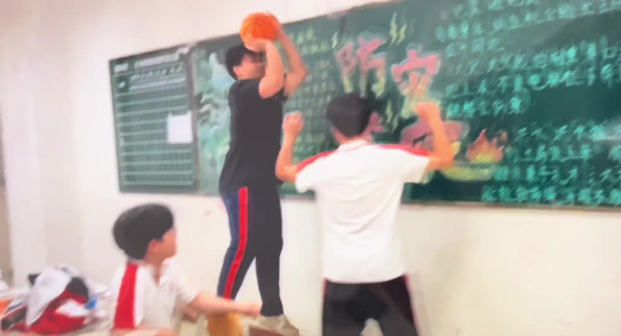 眼里都是对跳投的渴望