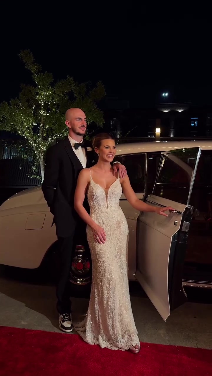 坐拥娇妻，人生赢家！😍卡鲁索与模特女友完婚！