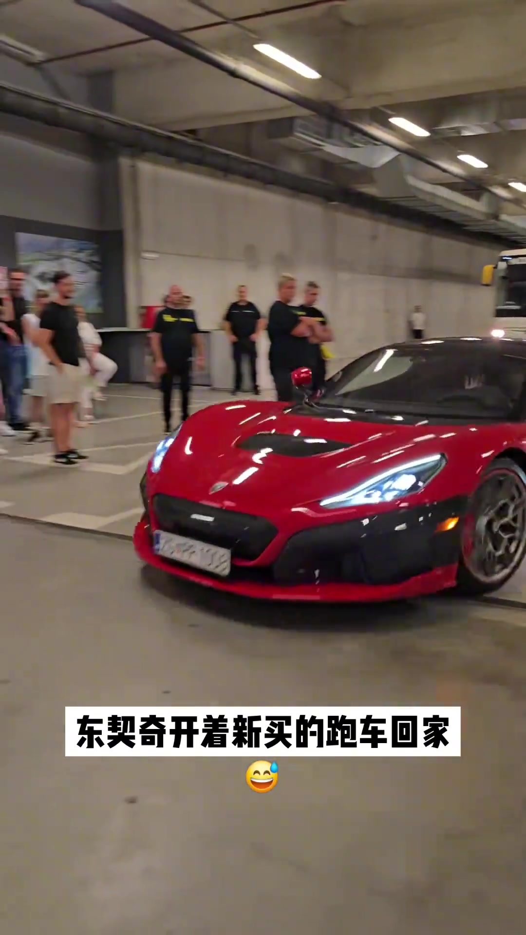东契奇打完比赛开着新买的超跑回家，有没有懂的吧友科普一下😍